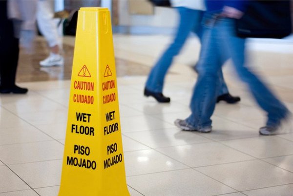 wet-floor-causes-injuries-in-slip-and-fall.jpg