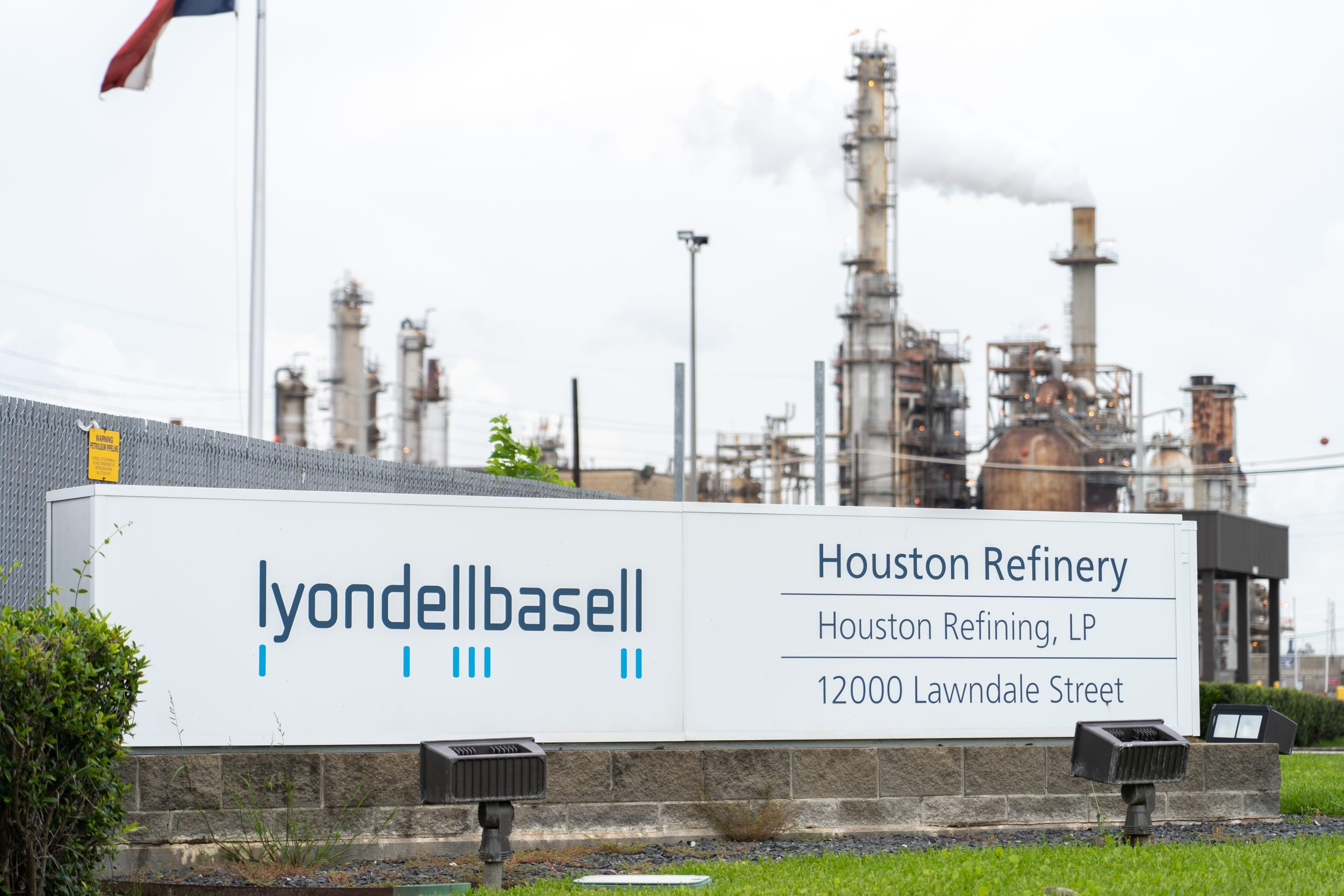 LyondellBasell looks to sell Houston refinery - BIC Magazine