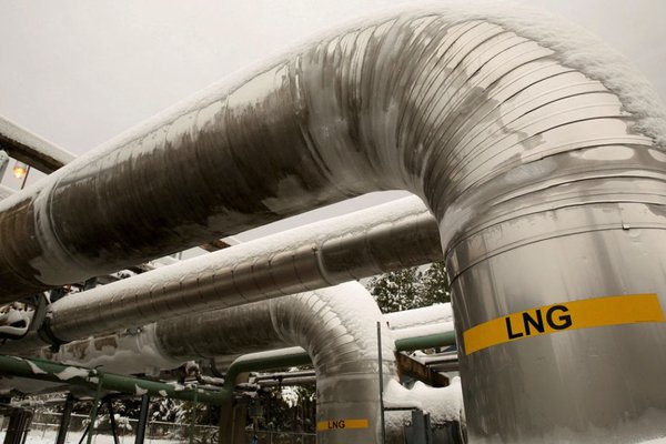 U.S. and EU strike LNG deal to help wean Europe off Russian gas