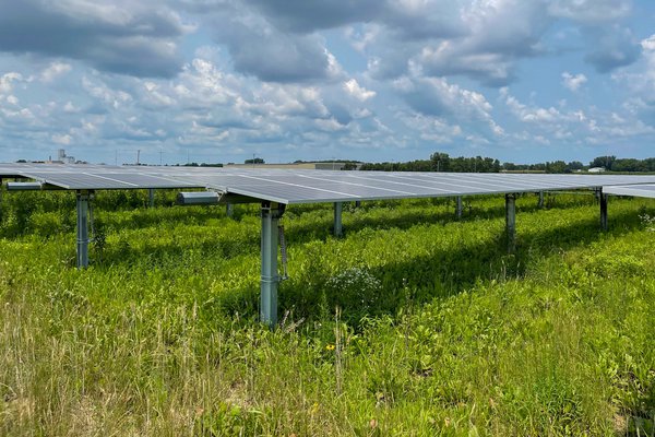 Pivot Energy starts construction on 17-megawatt community solar portfolio in Illinois