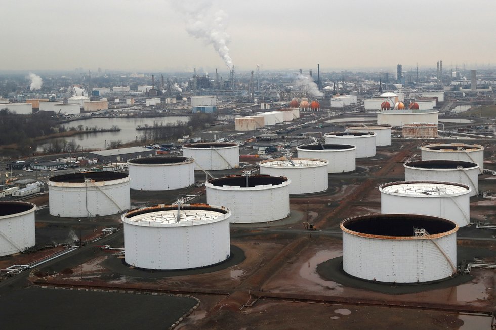 U.S. distillate stocks fail to make summer recovery amid refinery outages