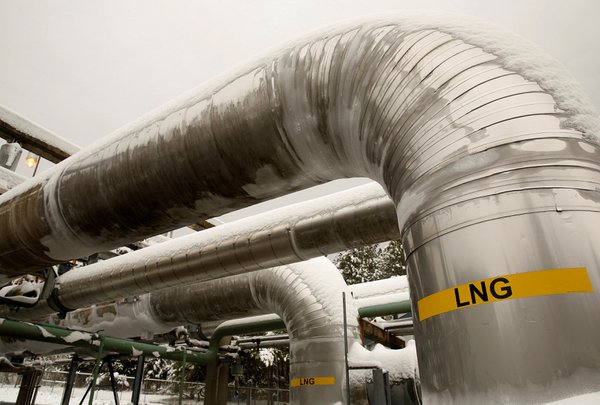 U.S. LNG projects win higher processing fees as interest rates climb