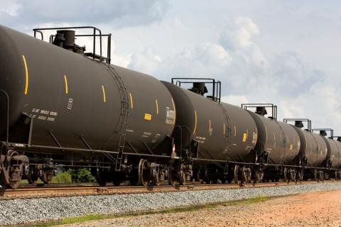 Crude oil train.jpg